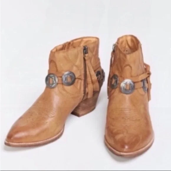 NWB 7.5 Dolce Vita Skye Booties
